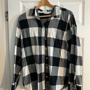 Old Navy Black and White Casual Button Down Shirt